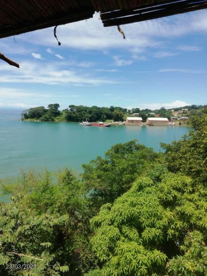 Soul Rebel Lodge & Backpackers Nkhata Bay Exterior photo