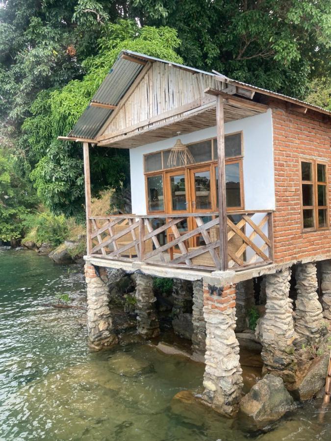 Soul Rebel Lodge & Backpackers Nkhata Bay Exterior photo