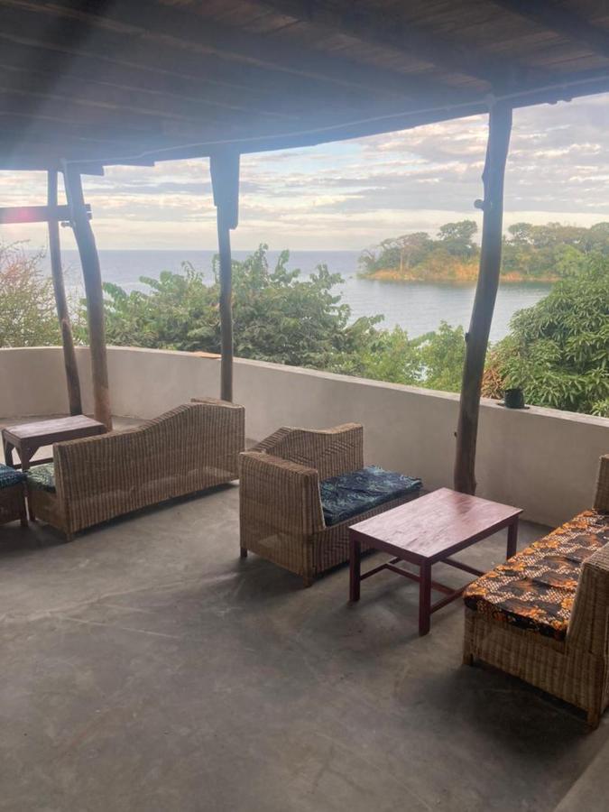 Soul Rebel Lodge & Backpackers Nkhata Bay Exterior photo