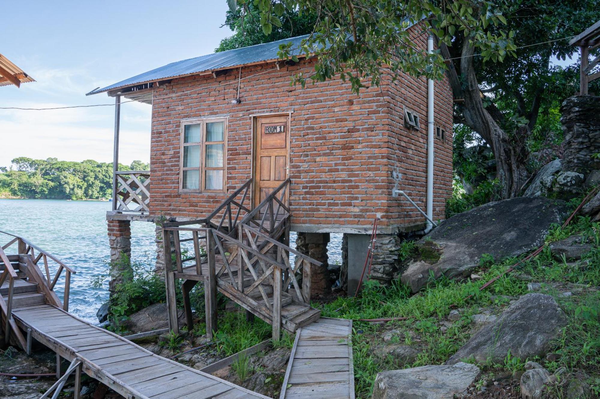 Soul Rebel Lodge & Backpackers Nkhata Bay Exterior photo