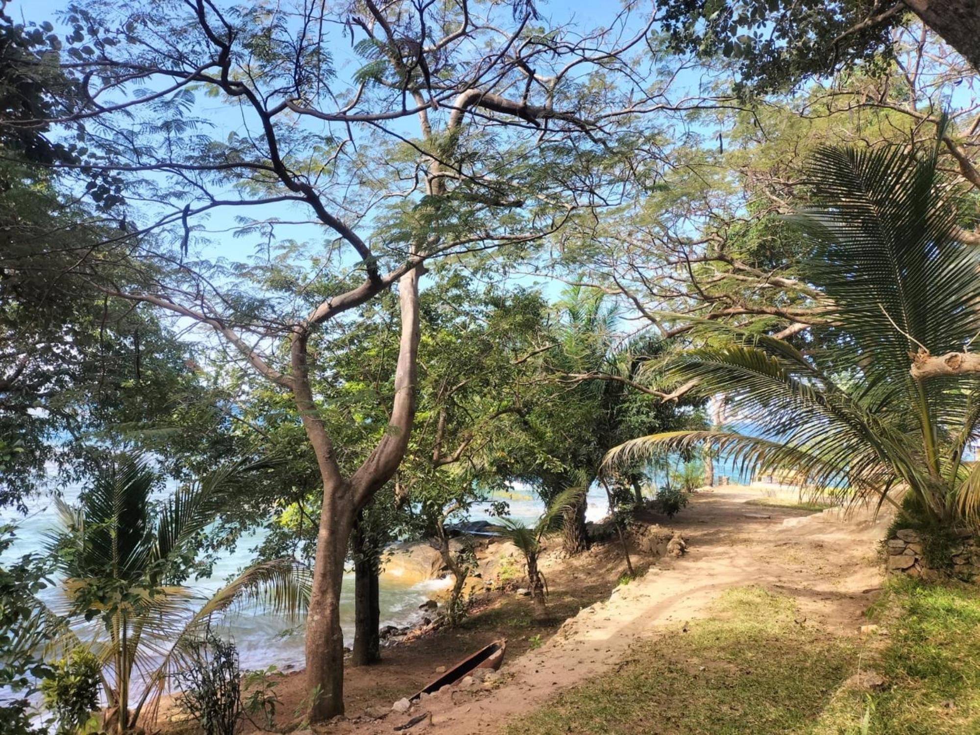 Soul Rebel Lodge & Backpackers Nkhata Bay Exterior photo