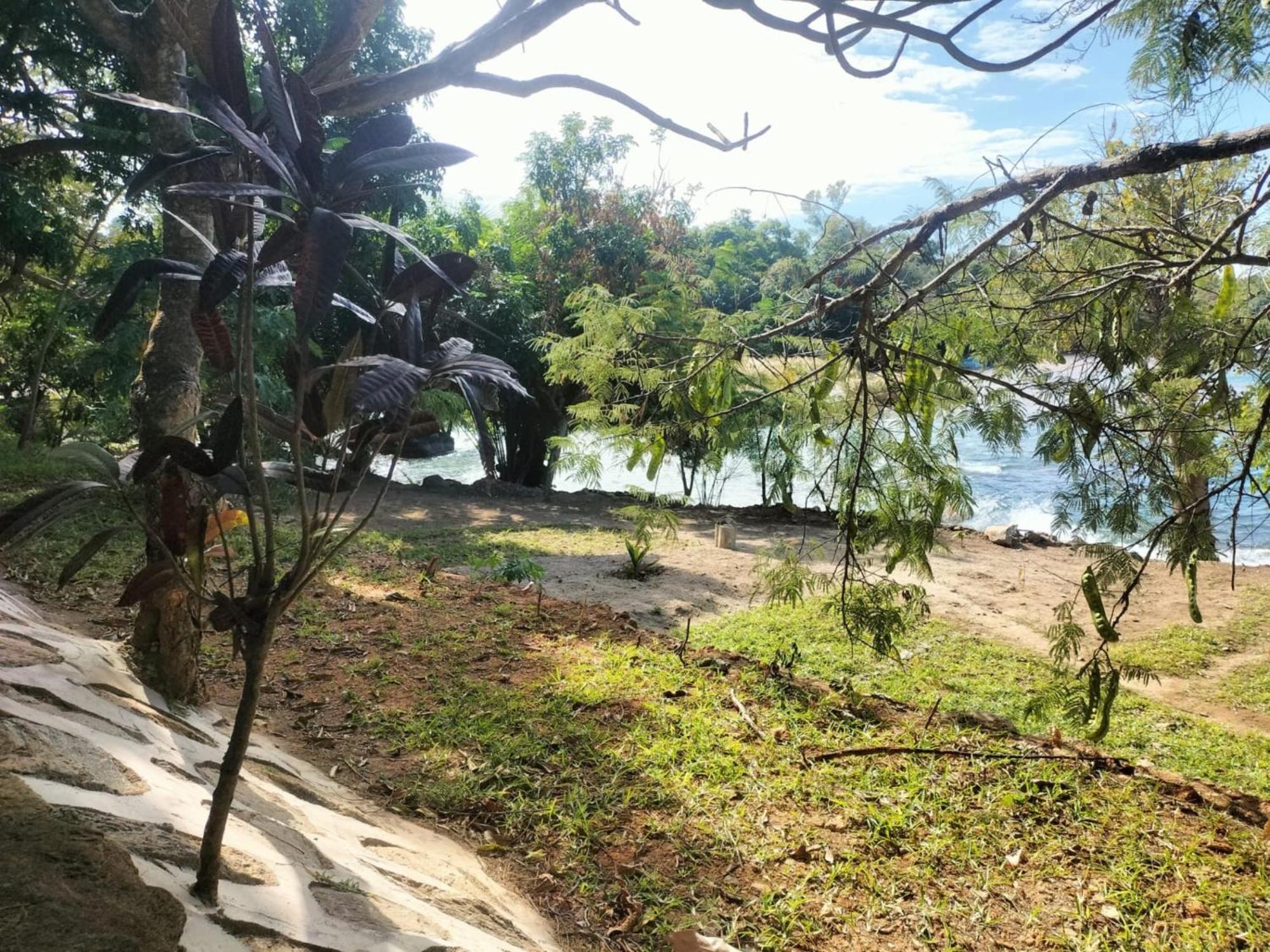Soul Rebel Lodge & Backpackers Nkhata Bay Exterior photo